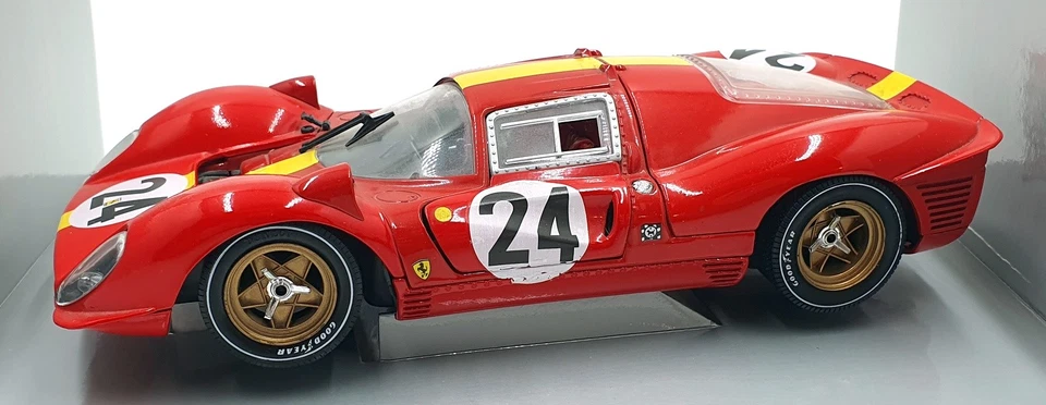 Universal Hobbies 1/18 Scale Diecast 30001 - Ferrari 330 P4 Le Mans 1967 #24 - Image 3 of 4