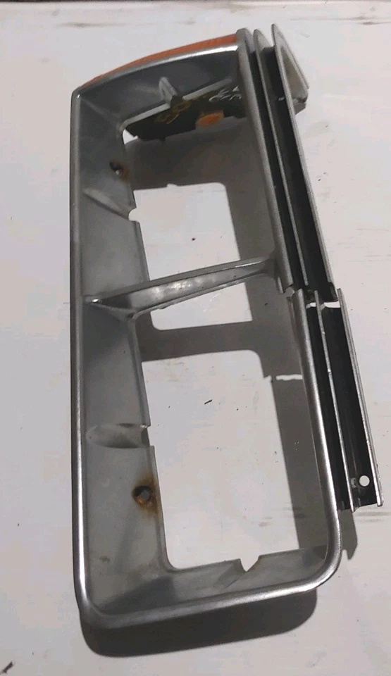 82 83 84 85 Buick Century Driver Faro Izquierdo Bisel Borde y Luz Marcadora de Esquina Foto 3 de 4