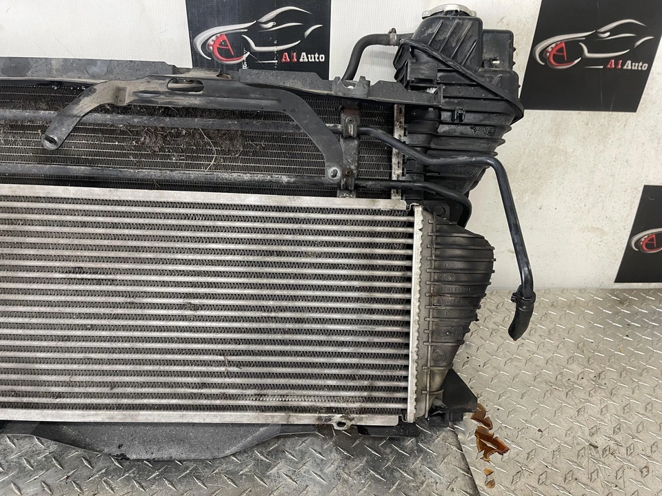 2002-2006 Freightliner Sprinter Van Radiator With Intercooler Complete 2.7 Foto 2 de 4