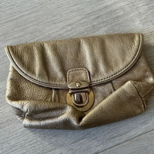 Marc Jacobs - Gold Metallic Clasped Textured Leather Pouch - Picture 2 of 6
