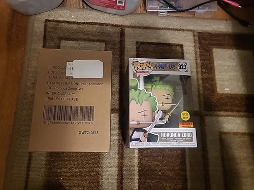 Funko Pop One Piece RORONOA ZORO Glow Volcano X Exclusive 923 With Protector