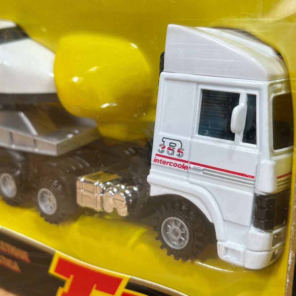 Maisto Truck Line R365 Highliner Renault Tractor Trailer w/NASA Space Shuttle - Image 3 of 4