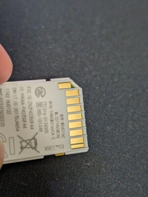 東芝 - Toshiba FlashAir W-04 16GB Amazon | SD-UWA016G FlashAir W-04 無線LAN内蔵SDHCカード 16GB