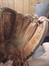 Wilson Signature “George Brett “ Baseball Glove Right-Hand Throw Model A211