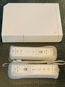 Nintendo Wii Console RVL-001 With Wii Sports Resort Bundle Games And Controllers