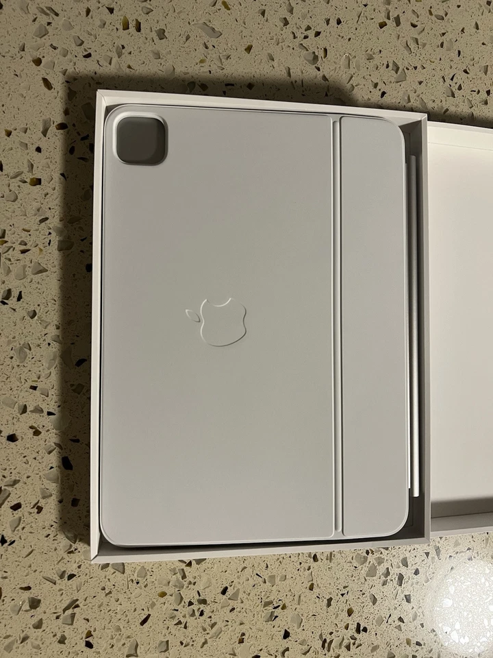 Apple iPad Pro Magic Keyboard 11-inch Silver - Excellent Condition - Image 3 of 4