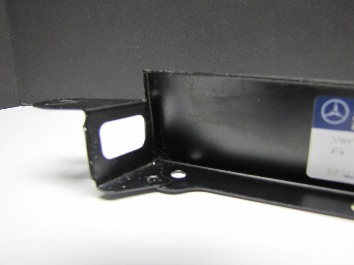 いちか様　オーダー MERCEDES W124 Headlight Filler Panel 1248890563 and
