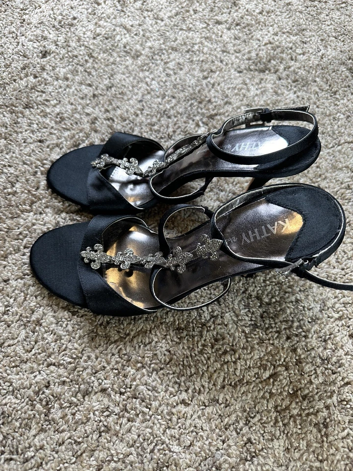 Sandalias Kathy Van Zeeland 8 M negras para mujer correa al tobillo tacón alto punta abierta Foto 2 de 4