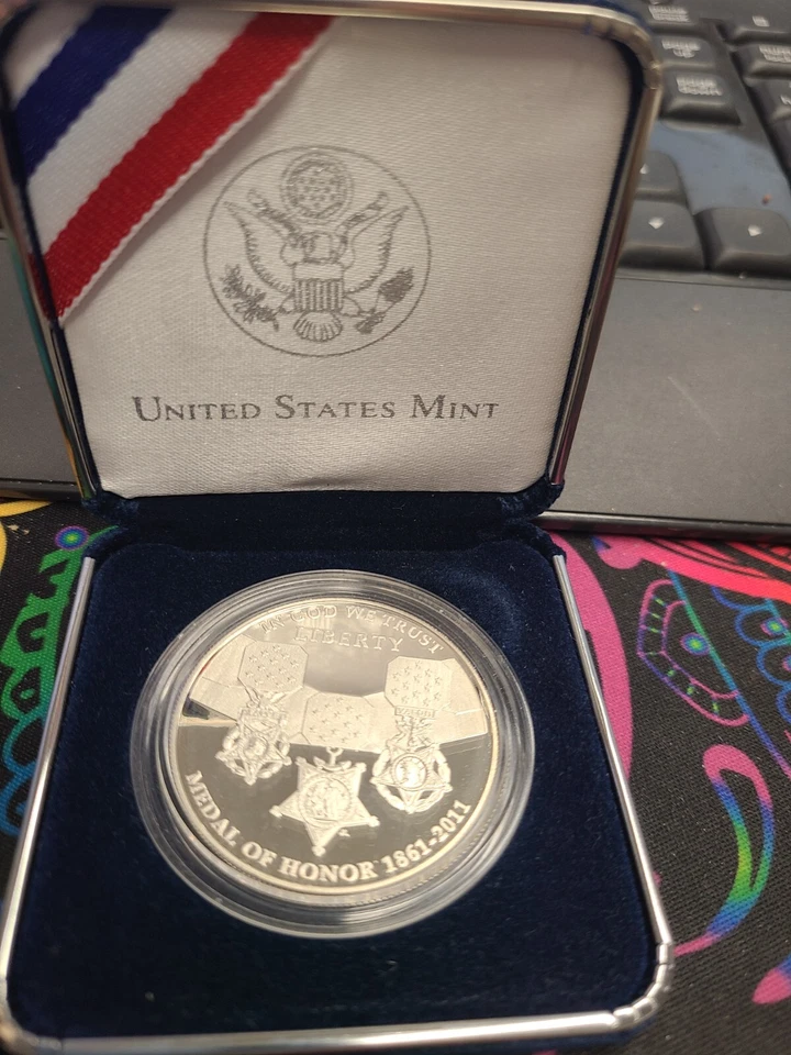 2011 Medal Of Honor Commemorative Proof Silver Dollar - Image 3 of 4