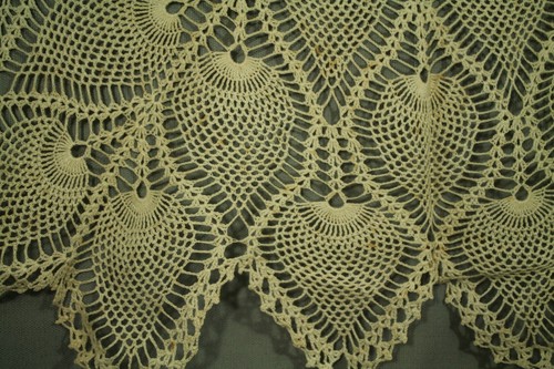 antique old vintage white Lace handmade needlework doilie 30" by 14" - Picture 4 of 5