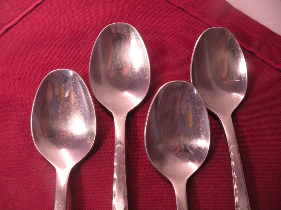 Juego de 4 cucharas soperas ovaladas Oxford Hall de acero inoxidable MOONSCAPE 7 5/8" B Foto 2 de 4