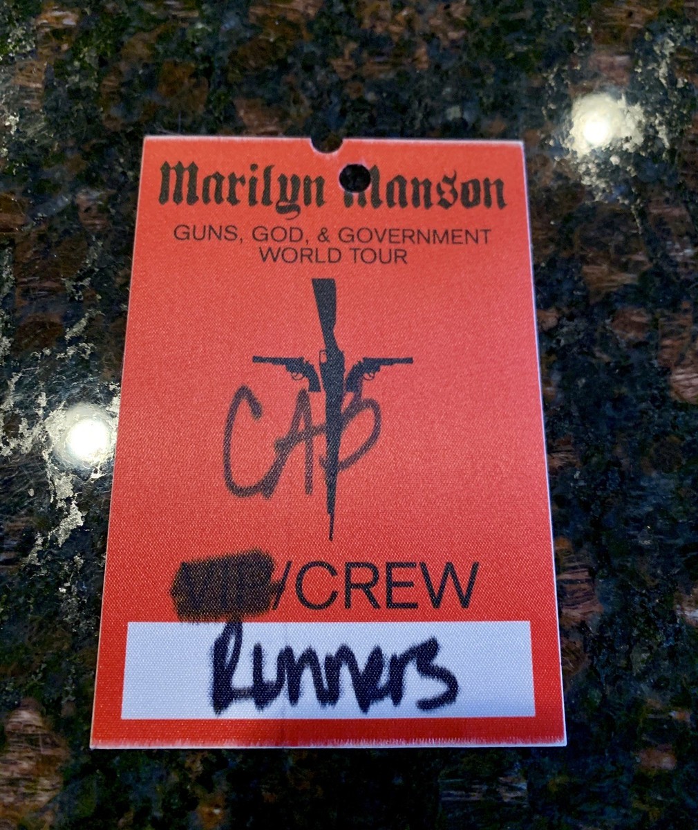MARILYN MANSON - GUNS GOD & GOVERNMENT 2001 TOUR BACKSTAGE CREW