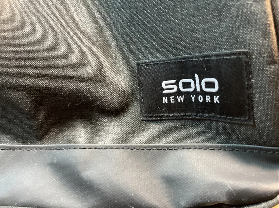 Solo New York Convertible Portátil Bolsa/Mochila, 17x13, Gris y Negro Foto 2 de 4