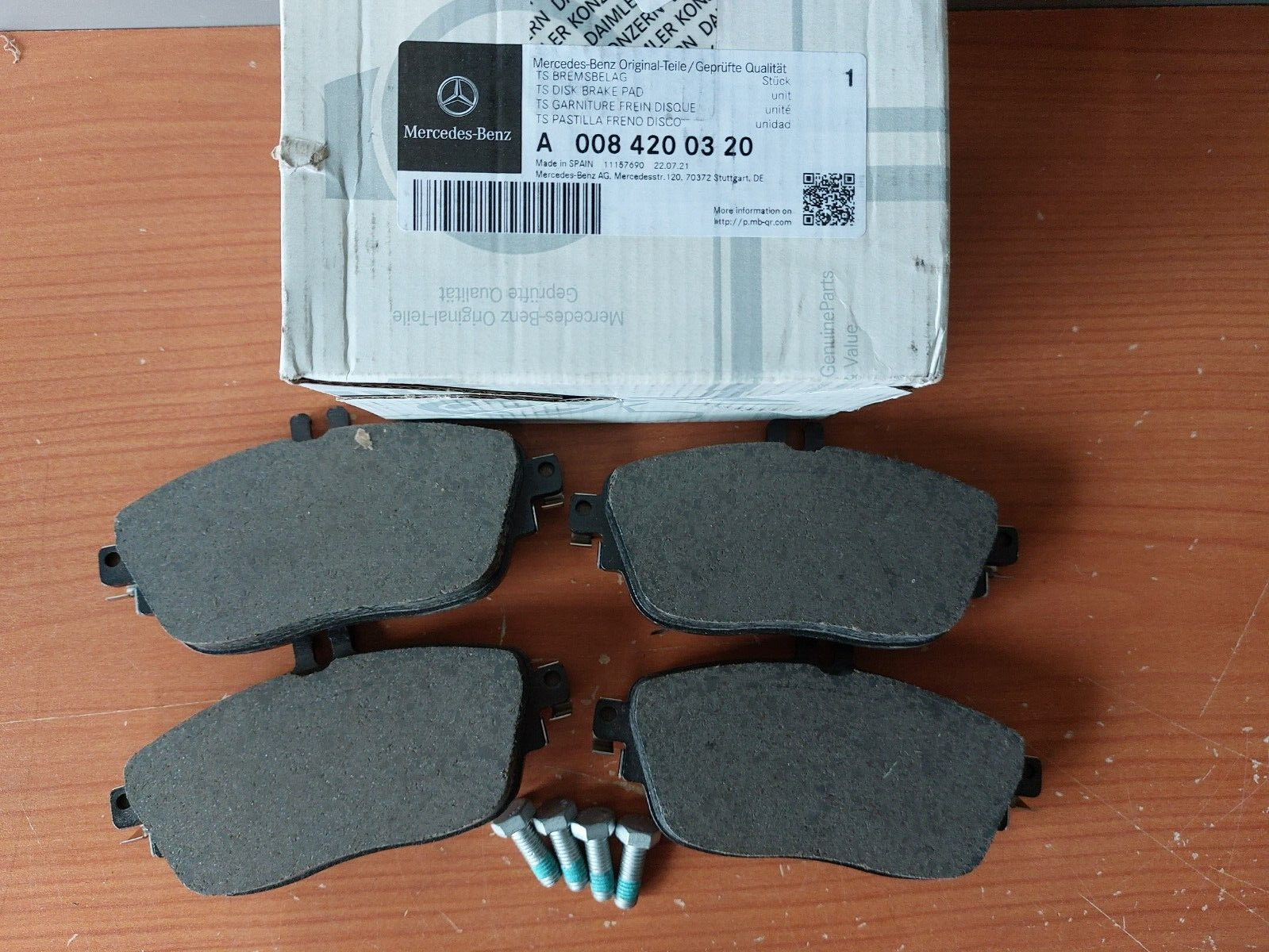 NEW MB CLA C117 FRONT BRAKE PAD SET A0084200320 ORIGINAL | eBay