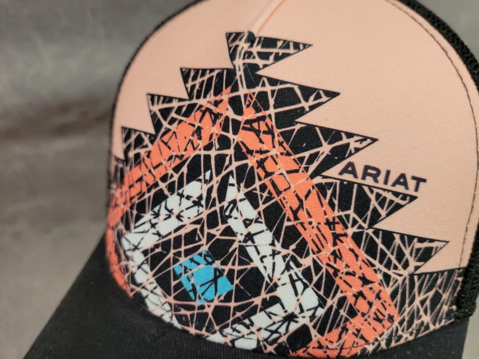 Sombrero de camionero Ariat Gorra de béisbol Malla Correa Trasera Colorido Diseño Suroeste Foto 2 de 4
