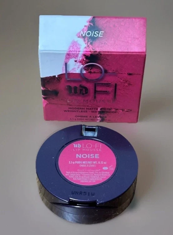 Mousse labial Urban Decay LO-FI ~ RUIDO (rosa intenso) ~ 0,12 oz ~ NUEVA EN CAJA ~ ¡DIFÍCIL DE ENCONTRAR!! Foto 2 de 4