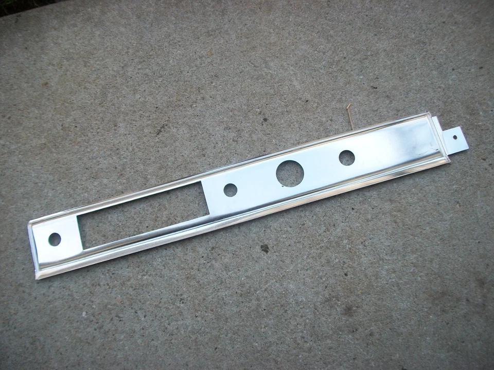 Chrysler New Yorker 300 Newport 1963 1964 tablero raro moldura inferior derecha nuevo en stock Foto 4 de 4