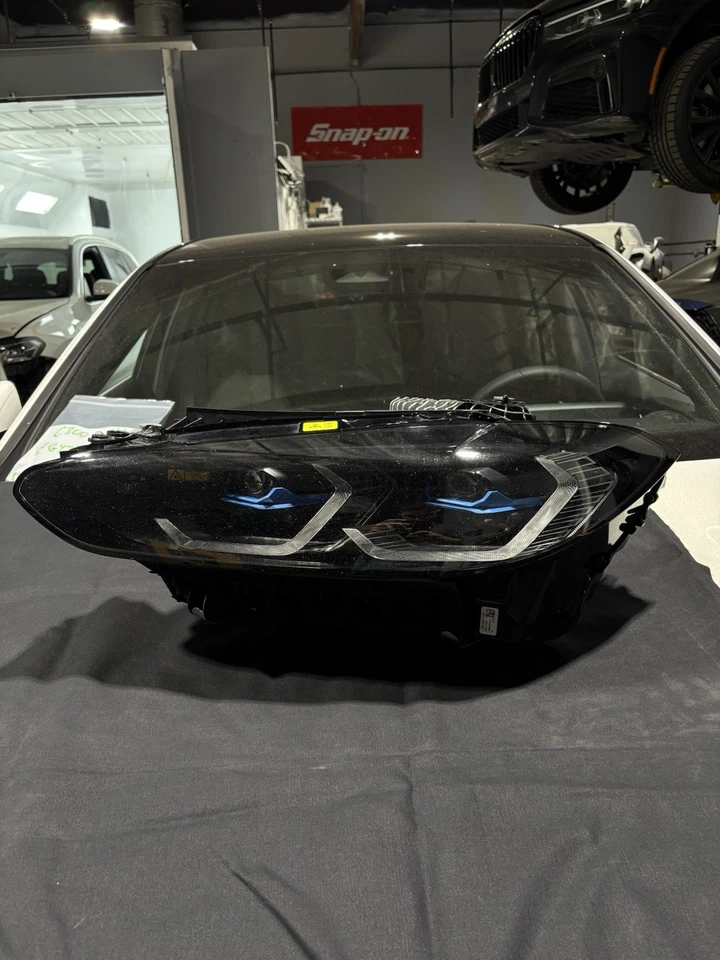 Juego de faros láser de competición BMW M3 2021 OEM usados diestros y diestros Foto 2 de 4