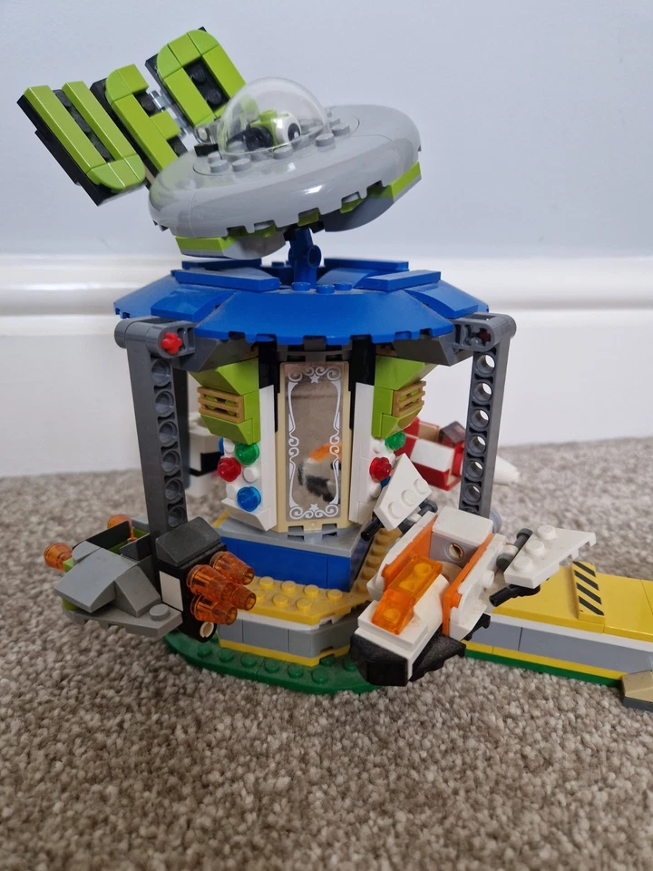 LEGO Creator 31095 Fairground Carousel, photo 2 of 5