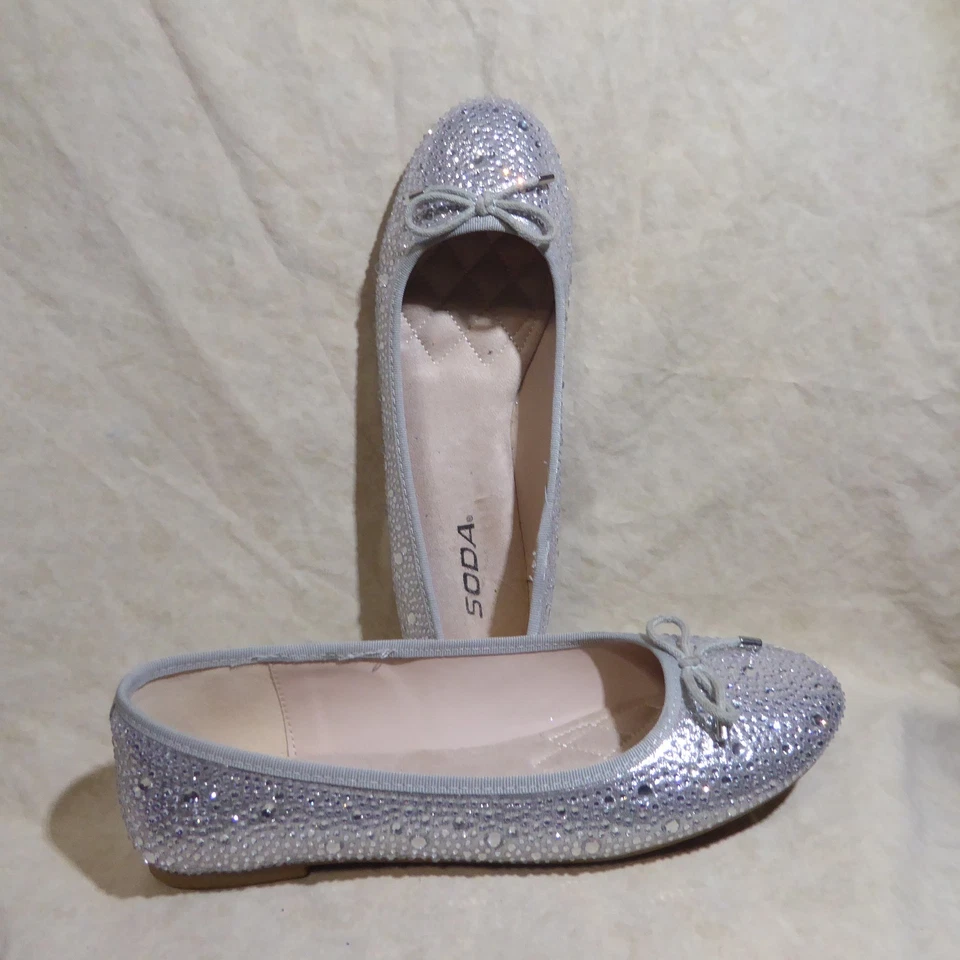 🩰 Zapatos planos de ballet clásicos SODA talla 8 M plateados metálicos con joyas de cuero sintético; lazos Foto 2 de 4