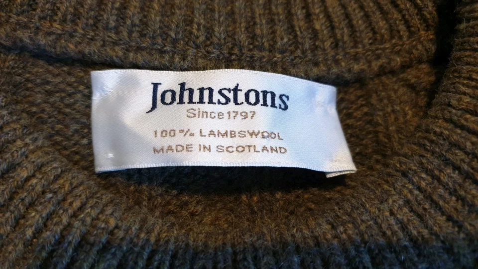 Johnstons Of Elgin Scotland XL Lambswool Cable Knit Jumper Brownish Green - Image 4 of 4