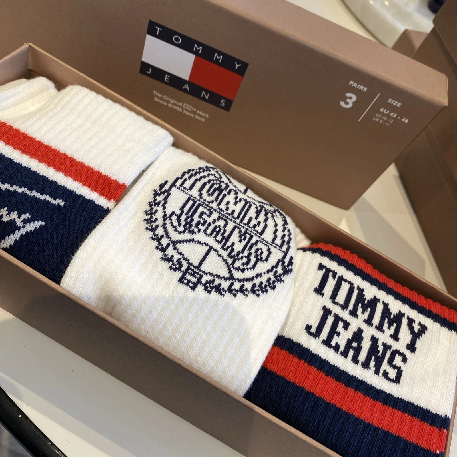 Tommy Hilfiger unisex socks boxed 3 Pairs Socks, white Size UK 9-11 mixed logo