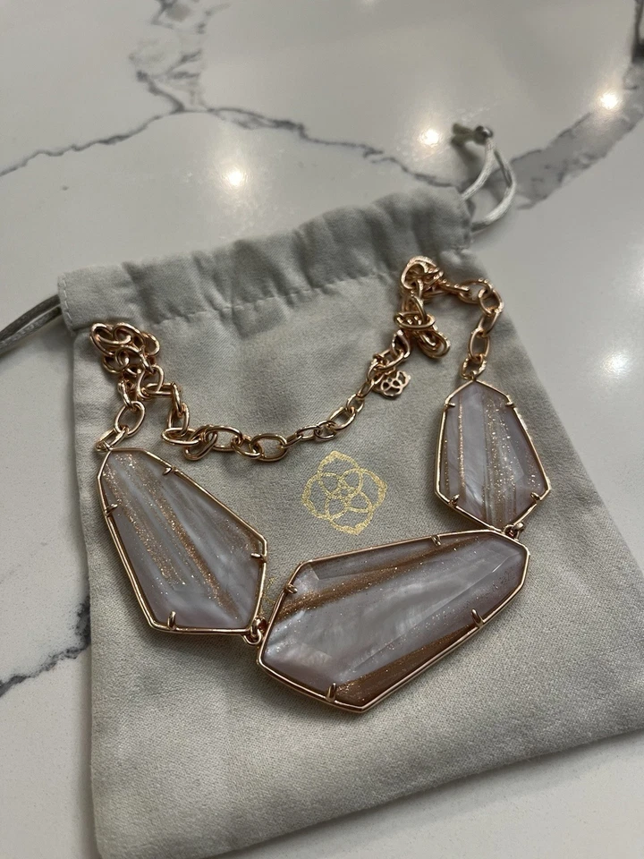 Colar Kendra Scott Rose Dusted Rose Gold Ella pré-usado com saco de pó sem caixa - Imagem 4 de 4