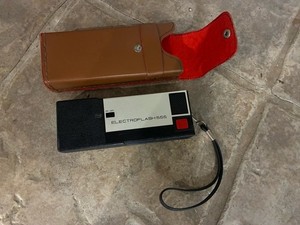 Vintage CONTINENTAL ELECTROFLASH 555 CAMERA w/ Case RETRO- Excellent Condition