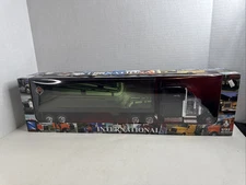 New Ray International Long Hauler Truck 1:32 Die-Cast with Plastic Openable Door