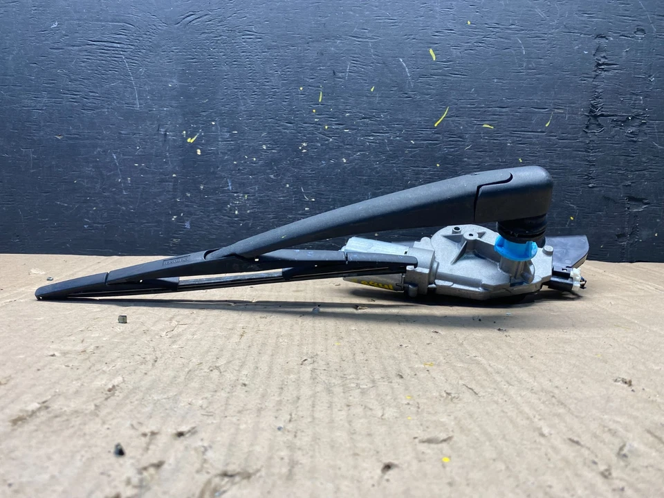 2010 - 2015 Hyundai Tucson Rear Glass Windshield Wiper Motor R8841 DG - Image 4 of 4