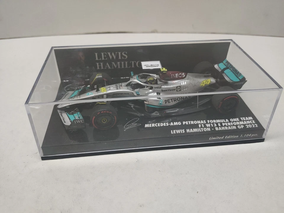 Mercedes W13 Hamilton Bahrain GP 2022 1/43 Minichamps - Photo 2/4