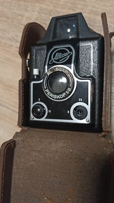 Altissa Altissar Periskop 1:8 box camera in original leather case