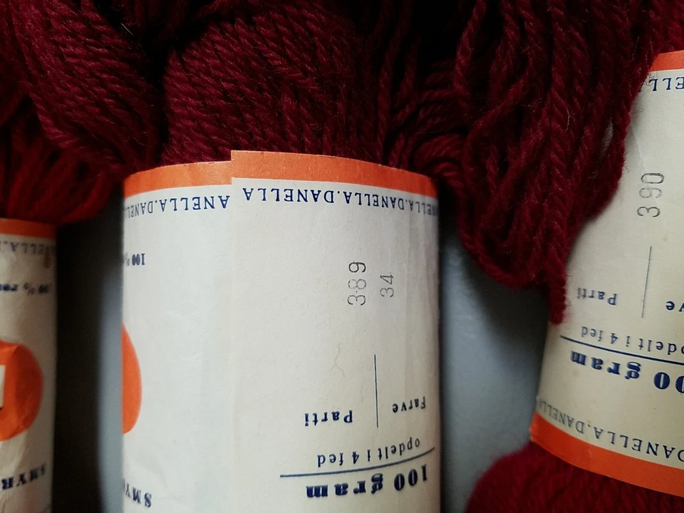 5 Knäuel Smyrna Danella Reds Garn 100% Schurgarn Dänemark 3 Farben Neu + Bonus - Bild 3 von 4