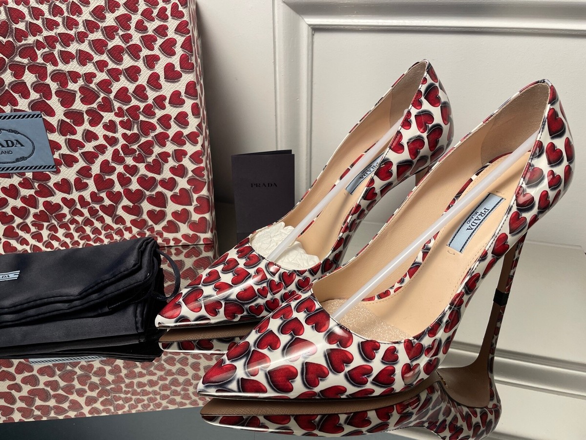 Prada Vernice Cuore Patent Leather Pointed Toe Hearts Heel Prada Vernice Cuore Patent Leather Pointed Toe Hearts Heel