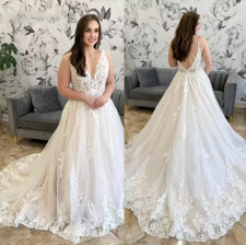 Elegant Wedding Dresses Sleeveless V-neckline Lace Appliques Tulle Open Back