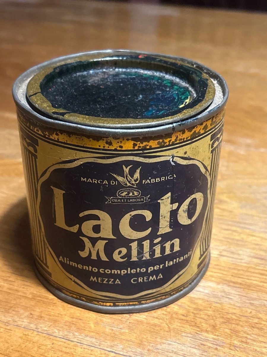 Cibi in scatola in lattina di metallo su sfondo blu | Foto Gratis