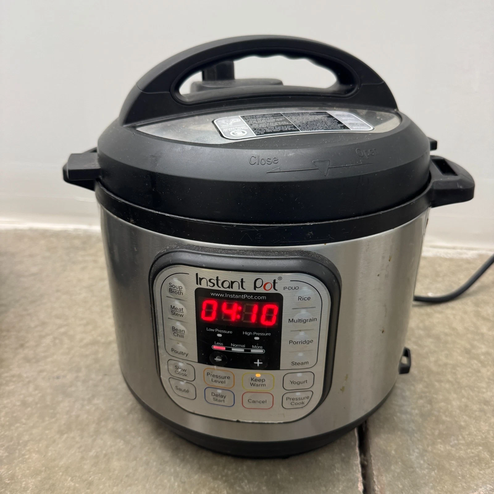 Instant Pot IP-DUO60 V3 6-QT | 7-in-1 Multi-Functional Electric Pressure Cooker