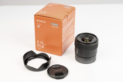 Sony E 11 mm F1.8 | APS-C-Weitwinkel-Objektiv Festbrennweite (SEL11F18)  wie NEU