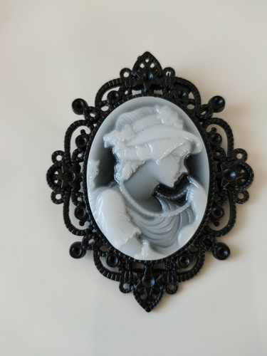 Magnifique Broche Camée Vintage En Très Bon état - Accessoire Femme élégant