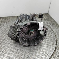 MERCEDES-BENZ A W176 Schaltgetriebe A1762610101 1,6 Benzin 90 kW 2014 31241331 MERCEDES-BENZ A W176 Schaltgetriebe A1762610101 1,6 Benzin 90 kW 2014 31241331