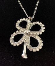 Vintage Rhinestone 4 Leaf Clover Pendant Necklace Shamrock Silver Tone EC