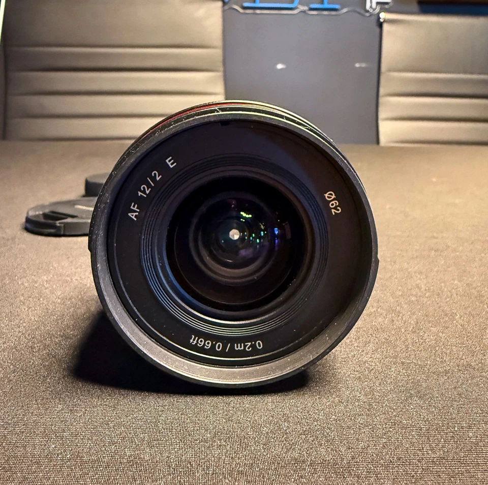 Lente ultra gran angular compacta Samyang 12 mm f/2,0 AF APS-C para Sony E  Foto 3 de 4