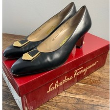 Salvatore Ferragamo Vintage Dalmazia Black Leather Pumps size 7 AA
