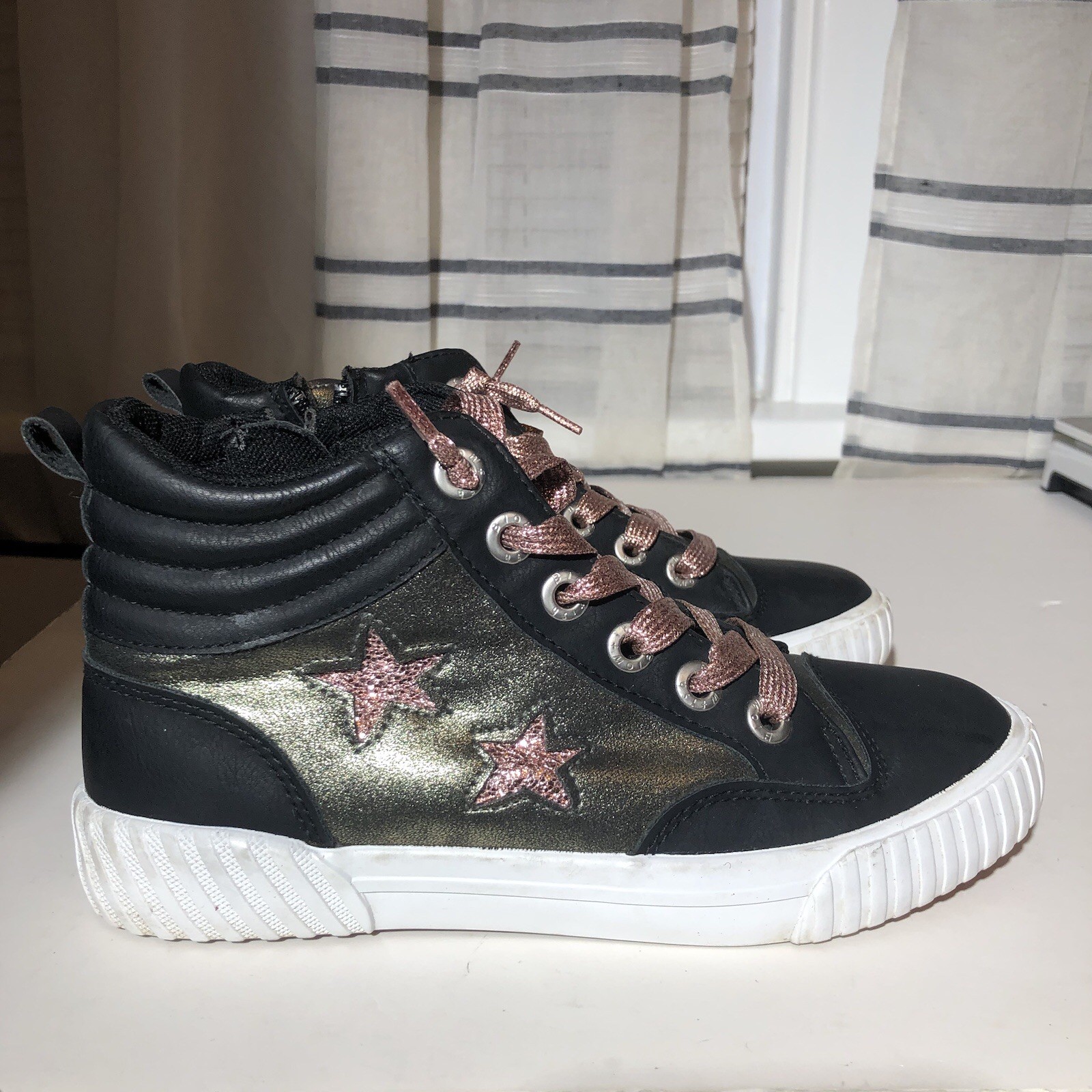 Blowfish Malibu High Top Sneakers Wanderland-K  Youth Girls Size 3 M Black Pink