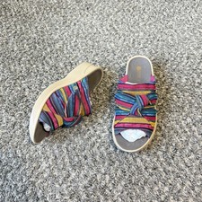 BZees Smile Low Wedge Sandals Womens 9 M Colorful Stripes Stretch Cloth Comfort