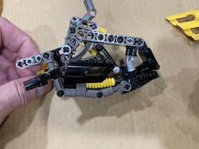 Lego Bionicle 8538  Battling Rahi - INCOMPLETE - Read