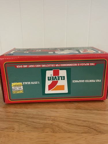 7- Eleven Pick Up Truck Liberty Classics Chevy 1928 National AB 1:25 Scale Bank - Picture 7 of 10