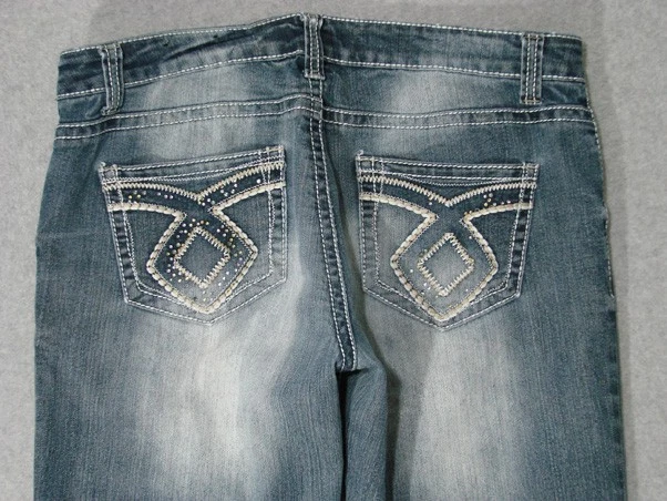 TJ05451 ***CATO*** JEANS AJUSTADOS PARA MUJER talla 12; ¡BONITOS JEANS! Foto 3 de 4