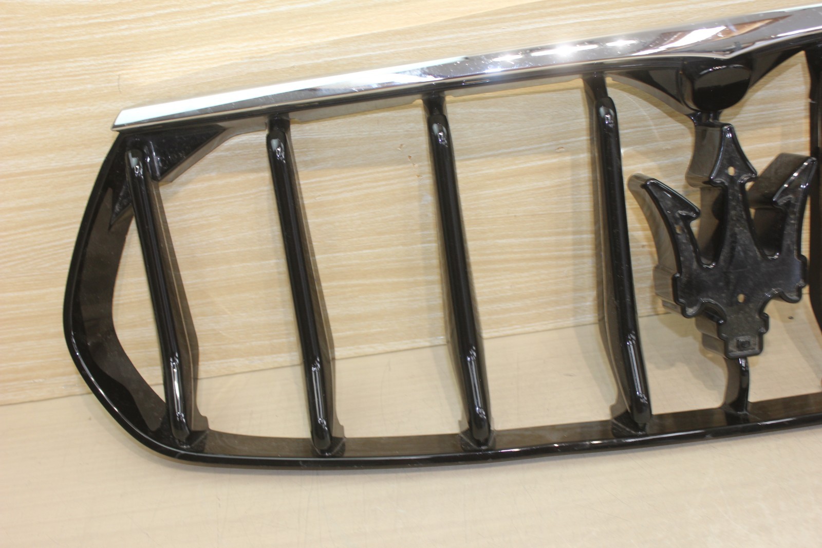 17-22 MASERATI LEVANTE GRILL GRILLE TRIM GENUINE FACTORY OEM