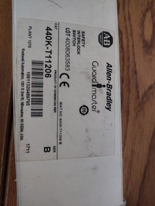 Allen Bradley 440K-T11206 Safety Interlock Switch